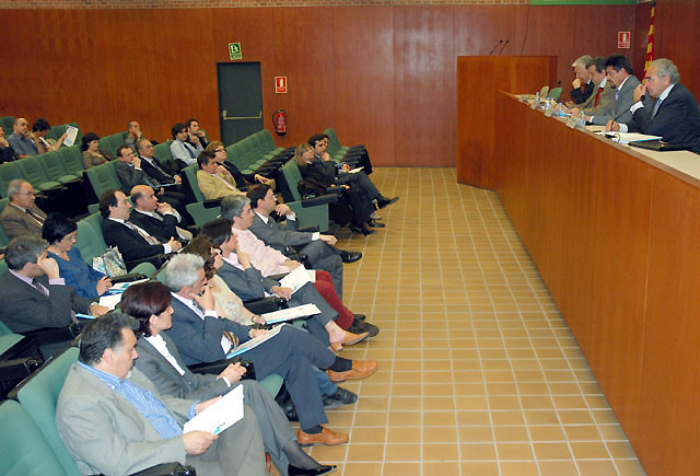 Els empresaris locals busquen solucions a la crisi