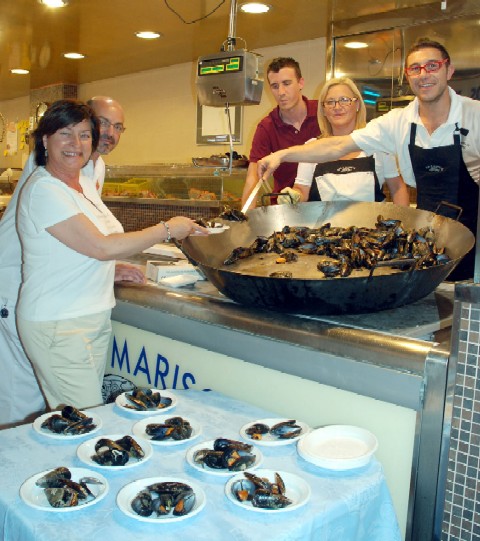 Èxit de la matinal de degustacions al Mercat de les Fontetes