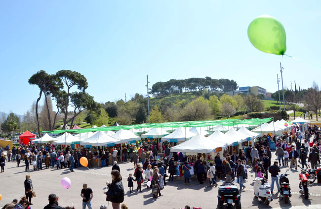 Firestoc omple el Parc del Turonet amb una allau de comerços i ciutadans