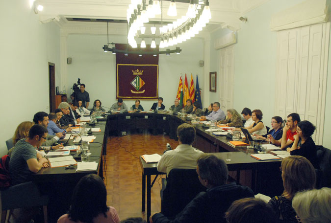 El PSC salva el pressupost municipal per al 2012 amb el suport d'ICV/EUiA i l'abstenció d'ERC