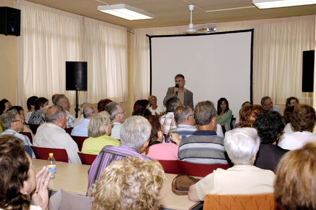 El PSC presenta el seu compromís amb Les Fontetes amb el riu com a protagonista