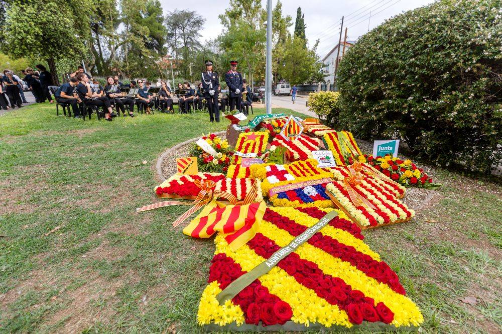 El monolit de les Quatre Barres de la plaça 11 de setembre tornarà a reunir les ofrenes de la Diada