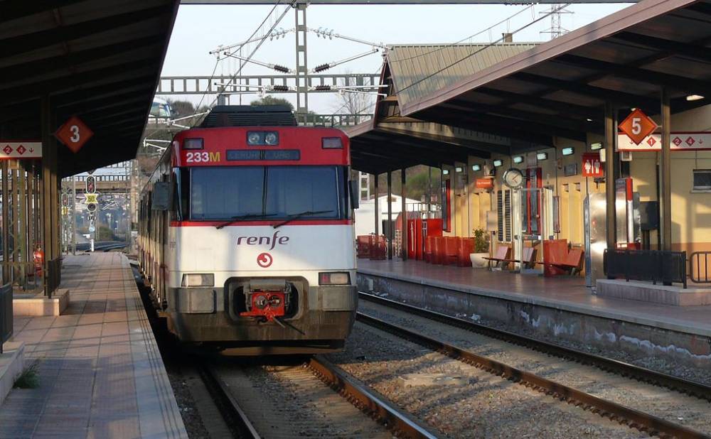 Circulació fora d'horari dels trens de la línia R4 per una incidència a les estacions de Sants i plaça Catalunya