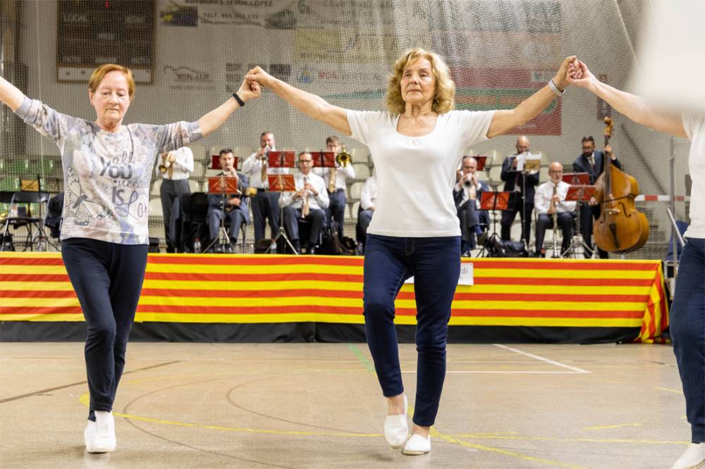 Una ballada a l’Abat Oliba obre l’ambiciós programa commemoratiu dels 50 anys d’Aplec de la Sardana