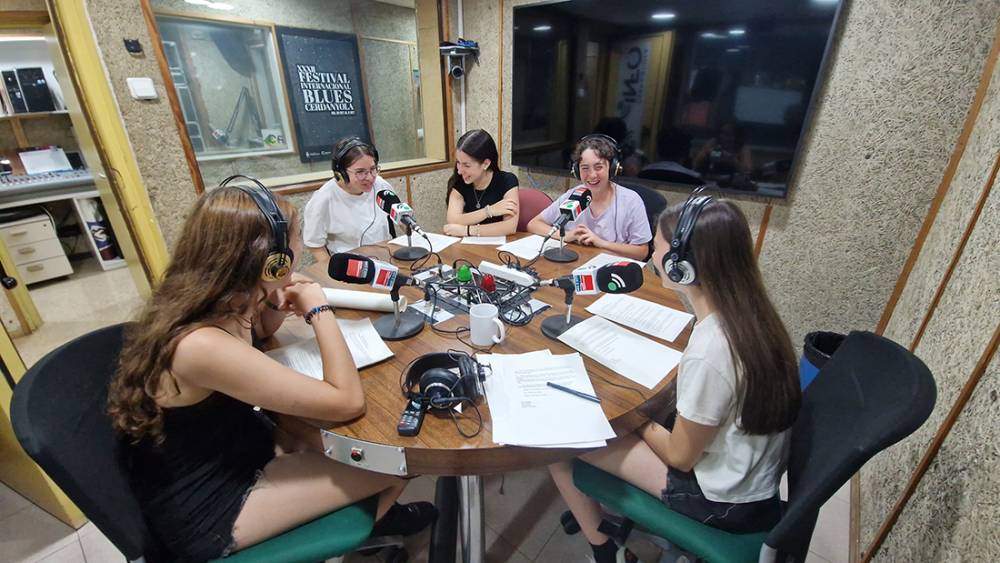 L'alumnat de l'Institut Jaume Mimó acaba el curs amb un darrer programa a Cerdanyola Ràdio