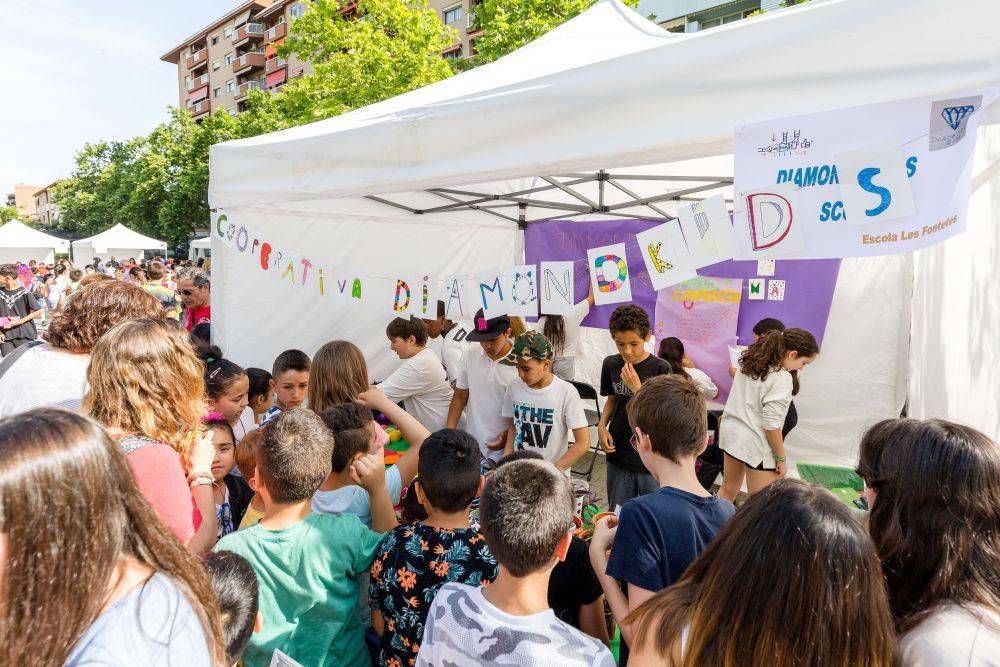 Les cooperatives escolars celebren el seu tradicional mercat amb destí solidari i valors d'equip
