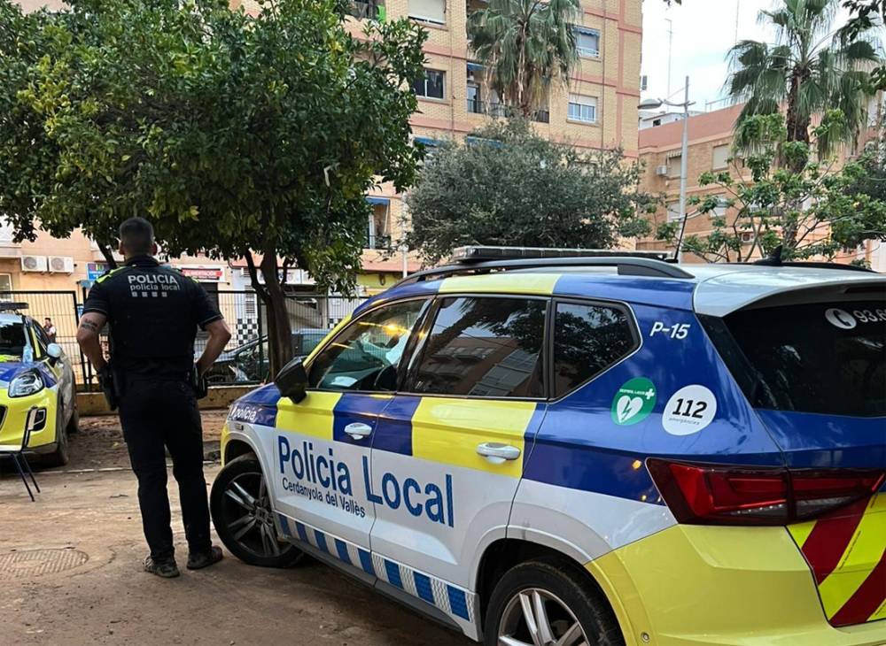 Policies Locals de Cerdanyola fan tasques de seguretat a Alfafar en solidaritat amb els afectats per la Dana