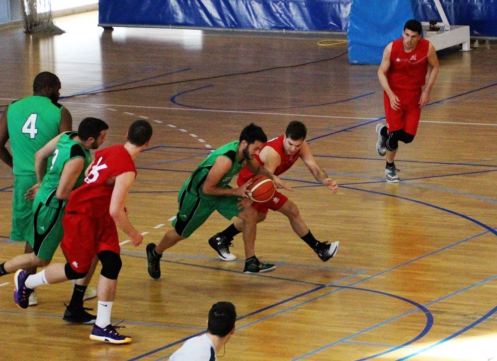 Un 'Sarda' amb moltes baixes cau a la pista del líder, el Pardinyes (70-40)