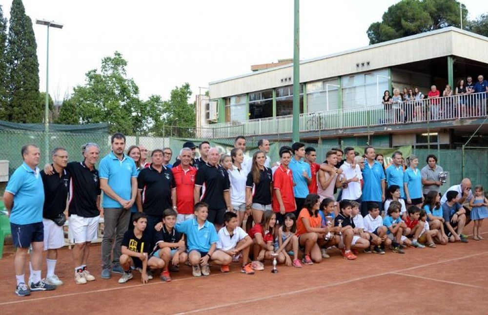 Les 12 Hores de Tenis Nocturnes tanquen la temporada del Club Tenis Cerdanyola