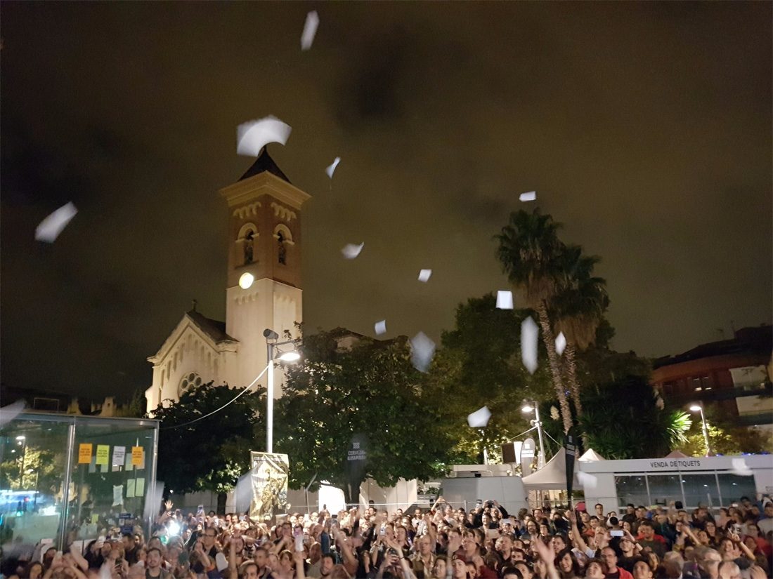 Marxes des dels col·legis electorals de l'1-0 per reivindicar el referèndum