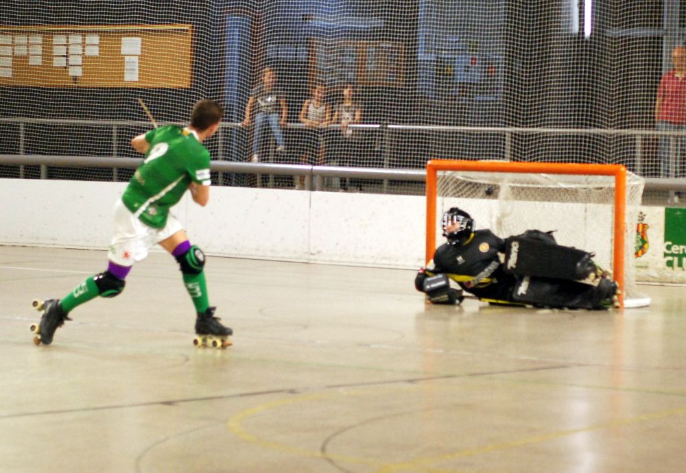 El Cerdanyola CH guanya  el  CP Manlleu i es manté invicte (4-3)