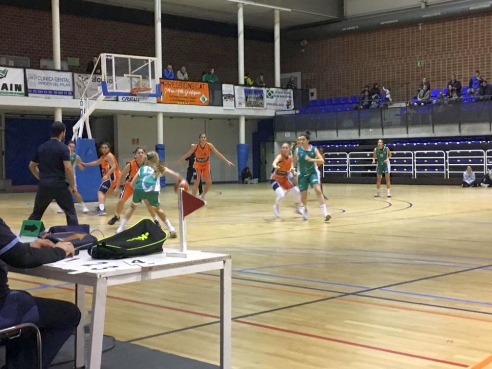 El Femení frega la victòria contra el Mataró (64-72)