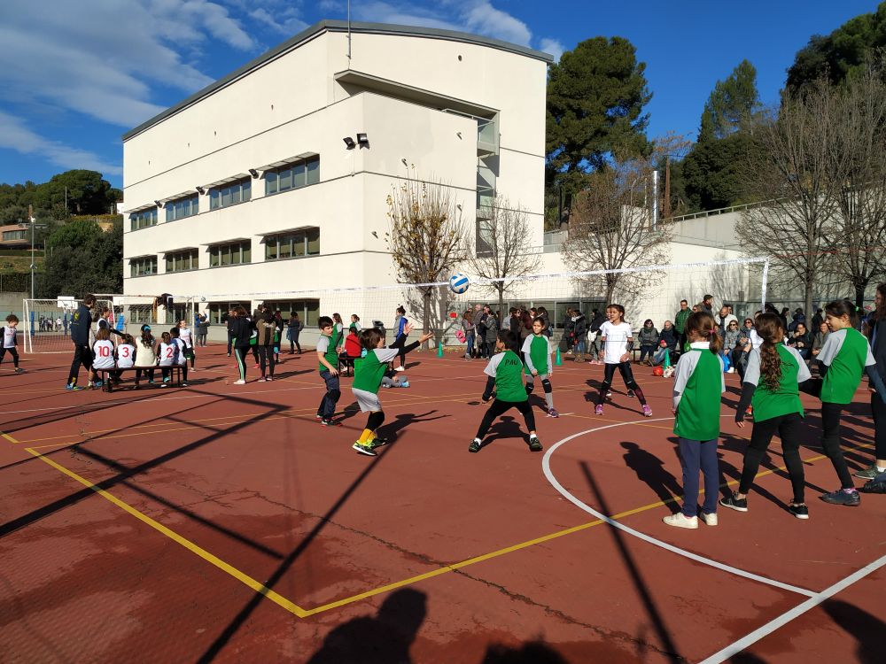 Trobada de voleibol entre els infants de primària