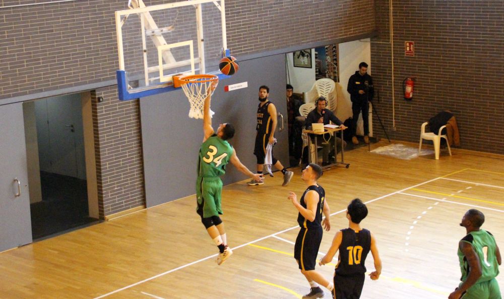 Remuntada final del Cerdanyola a la pista del Ciutat Vella (79-81)