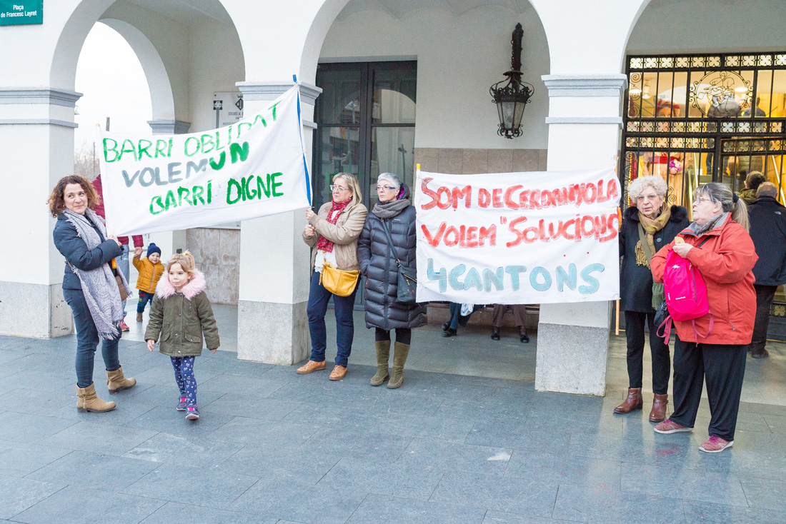 Els veïns dels Quatre Cantons tornen a denunciar l’abandonament d’un “barri oblidat”