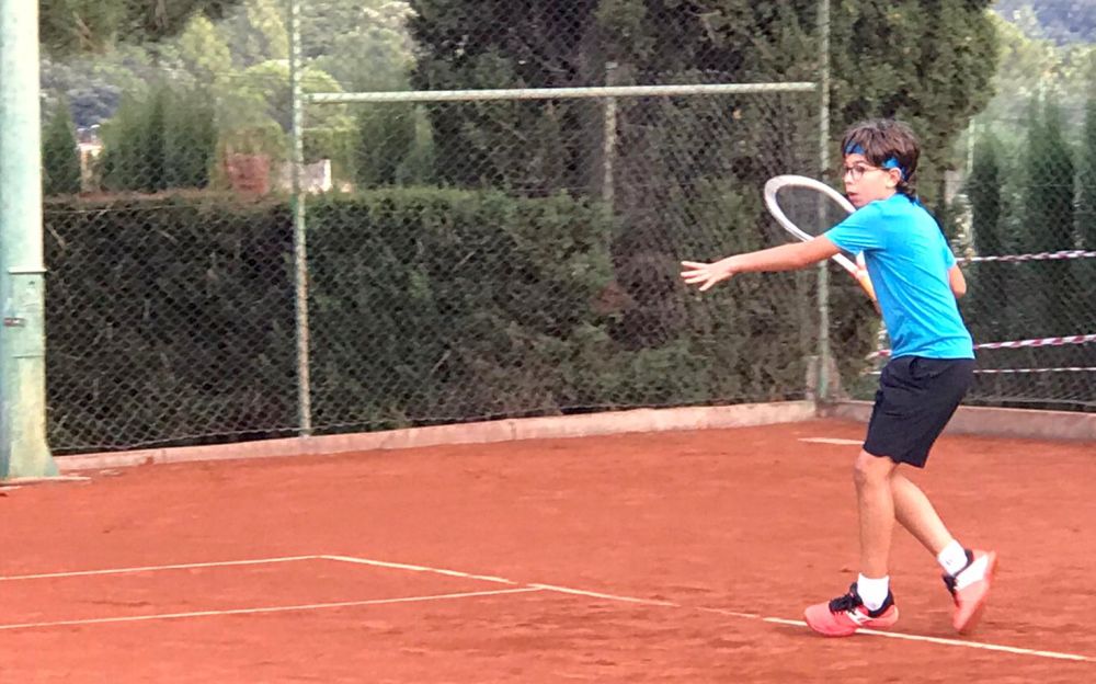 Set equips del Club Tenis Cerdanyola inicien la competició