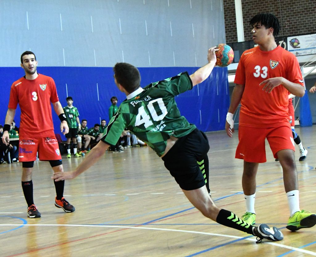 Victòria agònica del Sarda masculí d'handbol a la pista del Mataró