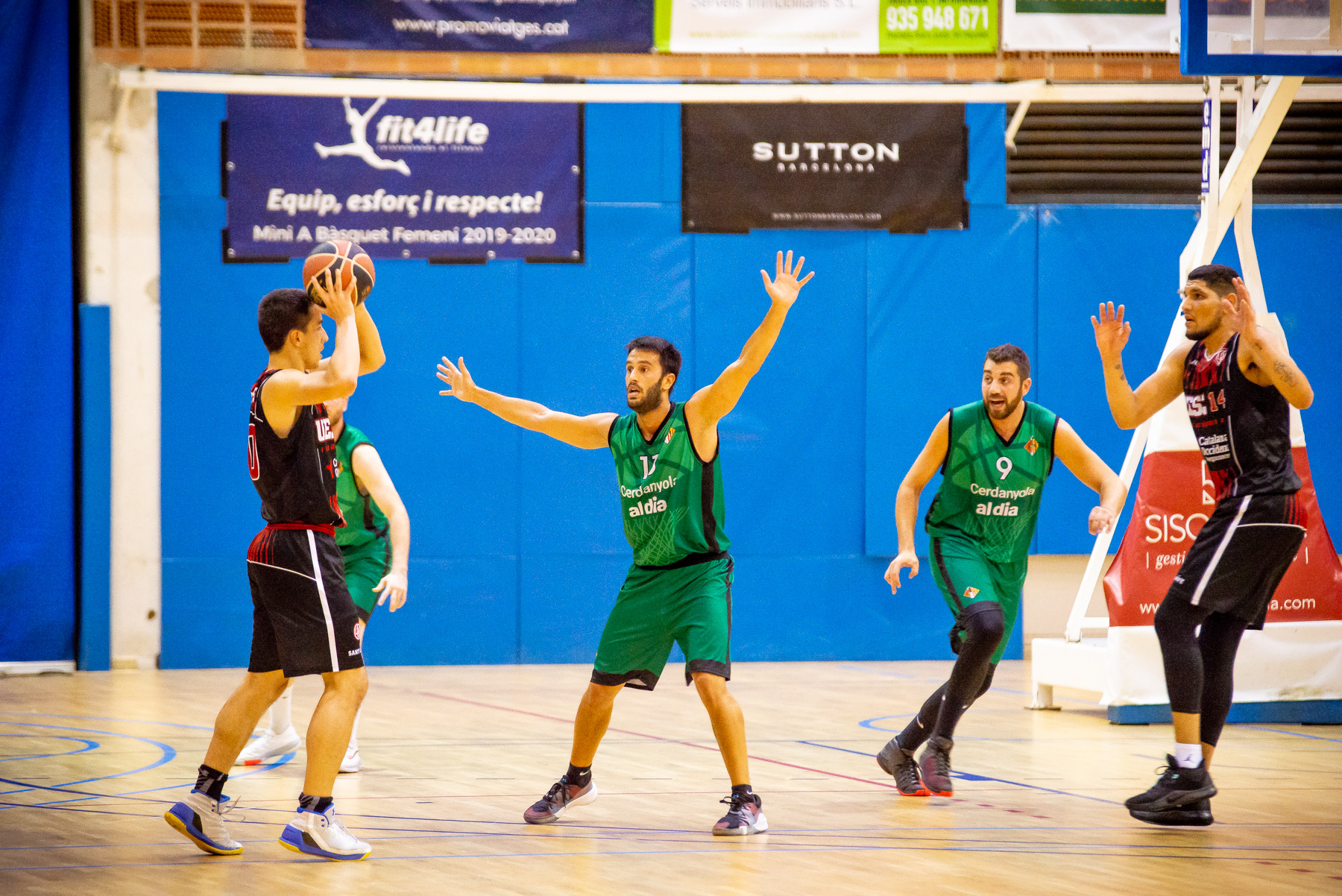 Cap opció a la pista del líder (75-54)