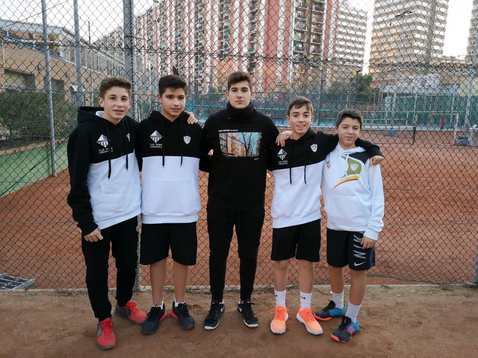 Els equips del Club Tenis Cerdanyola  tornen a la competició