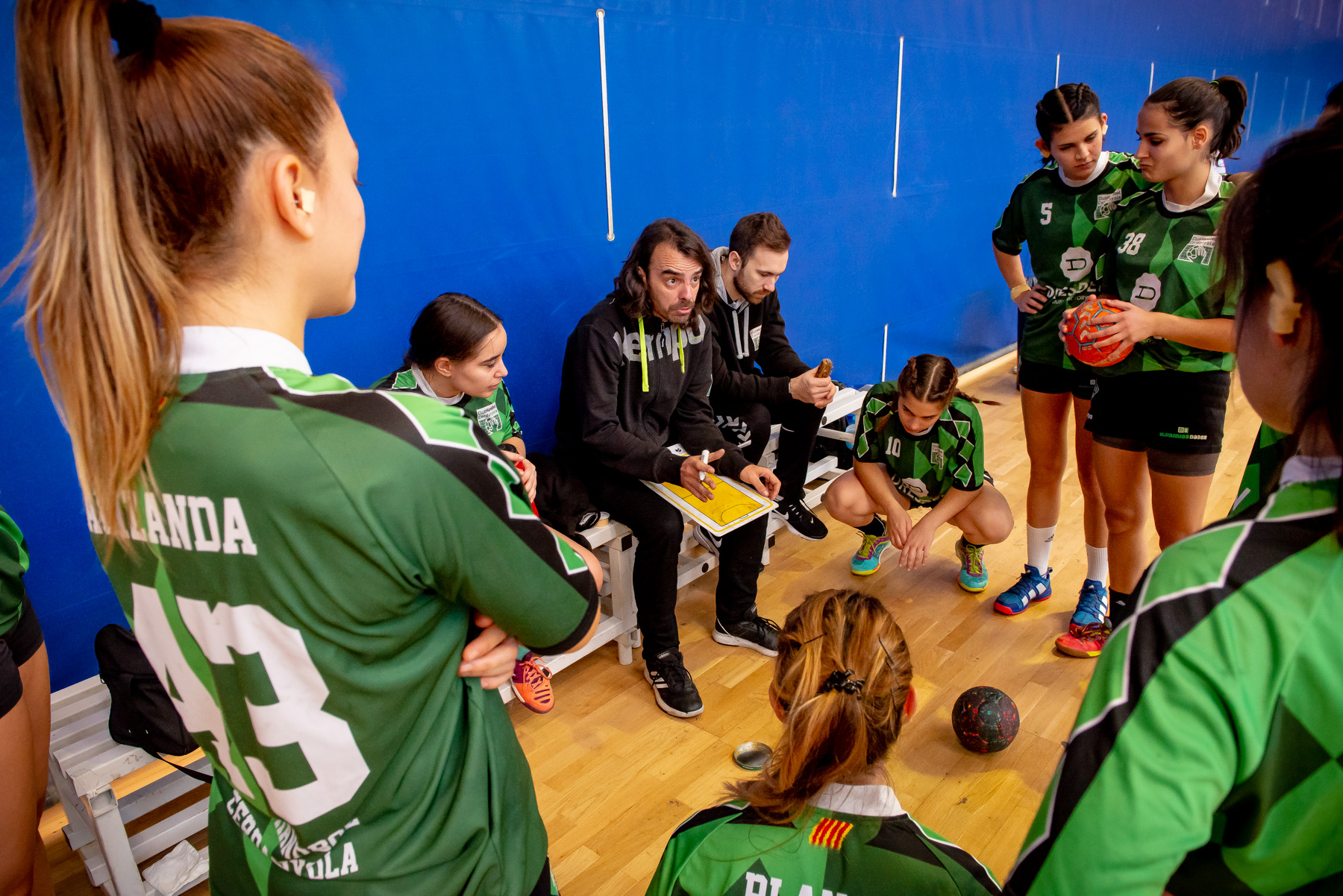 El Sarda femení d'handbol es desinfla a la segona meitat i perd a Les Franqueses