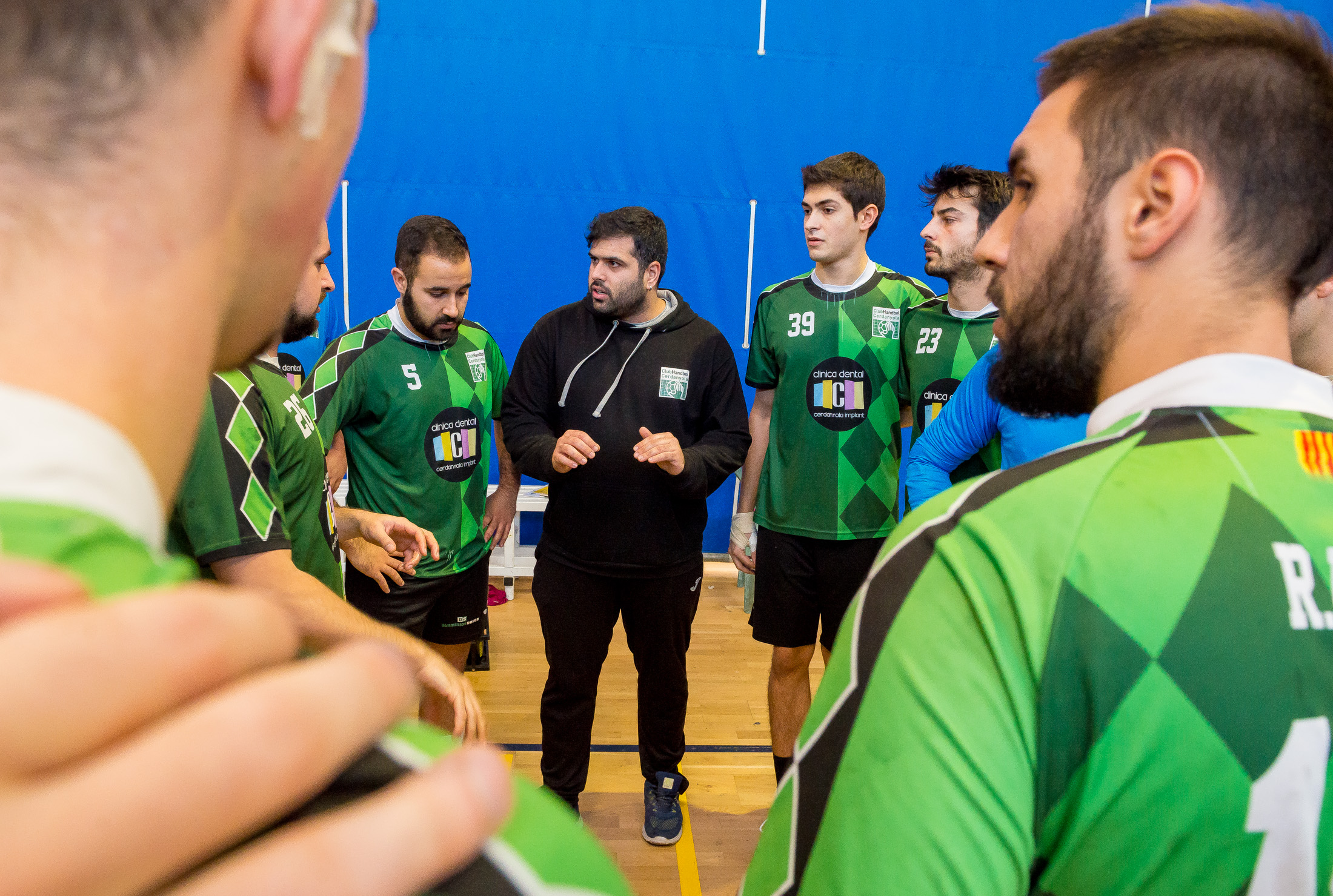 El Sarda d'handbol perd contra el líder i s'allunya de l'ascens directe