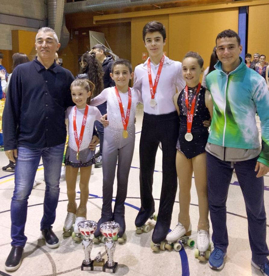 Abril Oliver i Guillem Pastor al podi del Campionat de Barcelona de patinatge