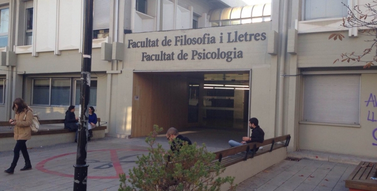 La Facultat de Psicologia ofereix suport psicològic a les persones que mostrin dificultats d'adaptació davant l'actual situació