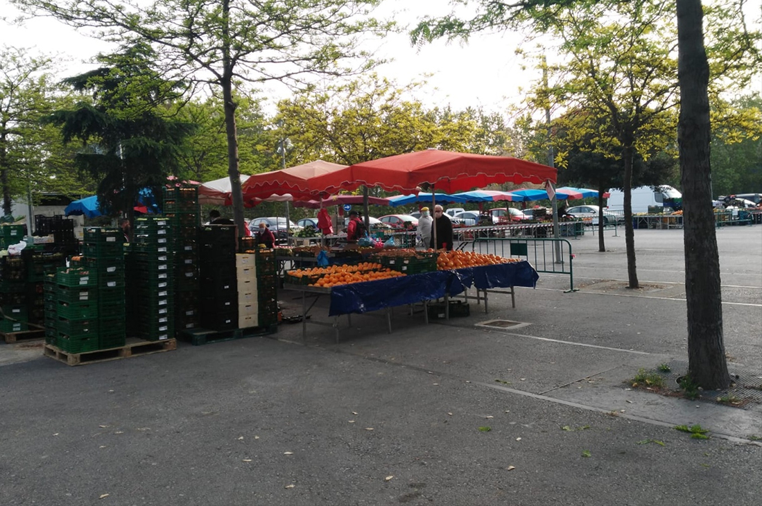 Obren les parades d'alimentació del mercadal de Les Fontetes