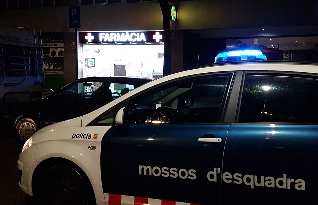 Els Mossos d'Esquadra intensifiquen els patrullatges al voltant dels establiments de serveis essencials