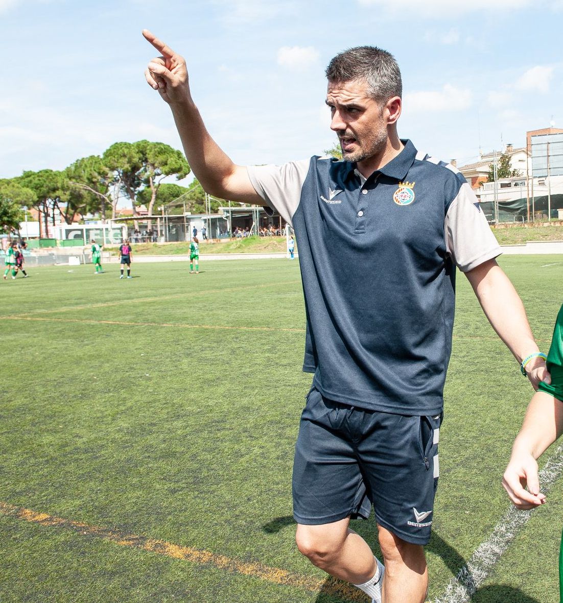 Toni Pascual «L'equip mereixia festejar l'ascens sobre la gespa»