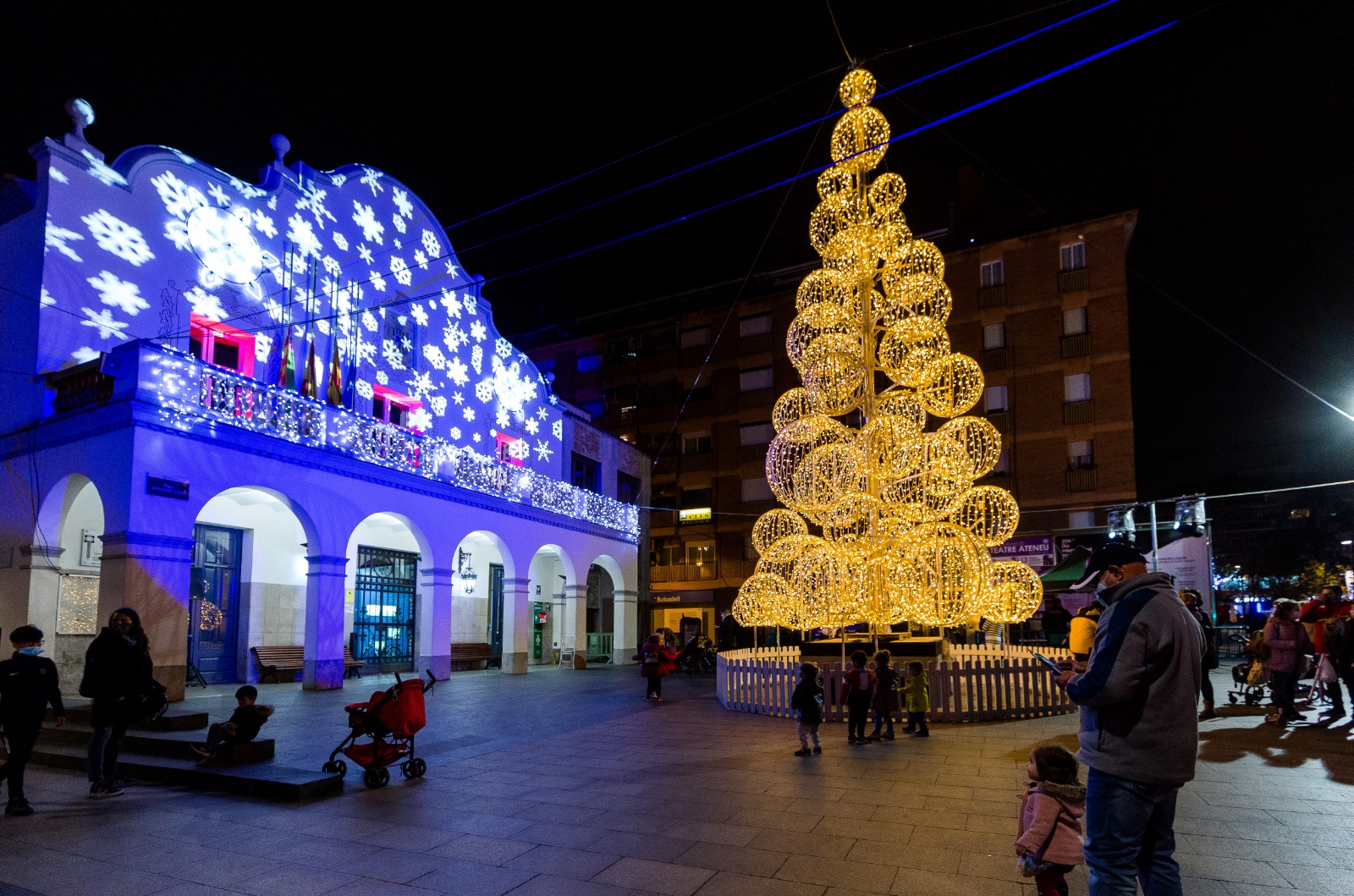 Les llums de Nadal ajuden a recuperar el pols del carrer i l’ànim de la ciutadania