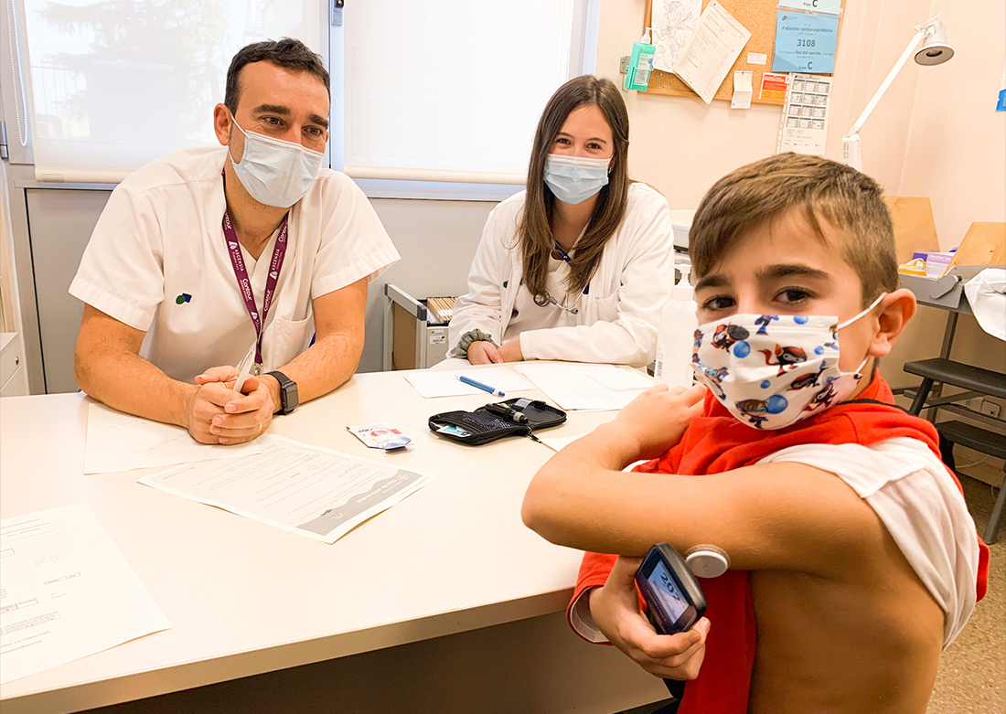 El Parc Taulí monitoritza a distancia pacients de pediatria amb diabetis amb sensors de glucèmia