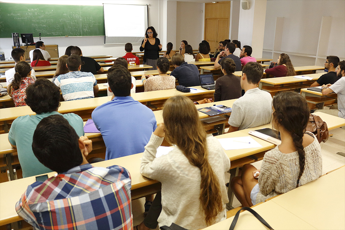 Quatre estudiants sirianes i kurdes es formen a la UAB en prevenció d'extremismes