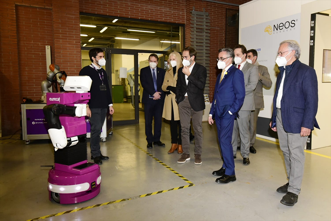 Ramon Tremosa visita el centre tecnològic Eurecat del PTV i els seus projectes de robòtica