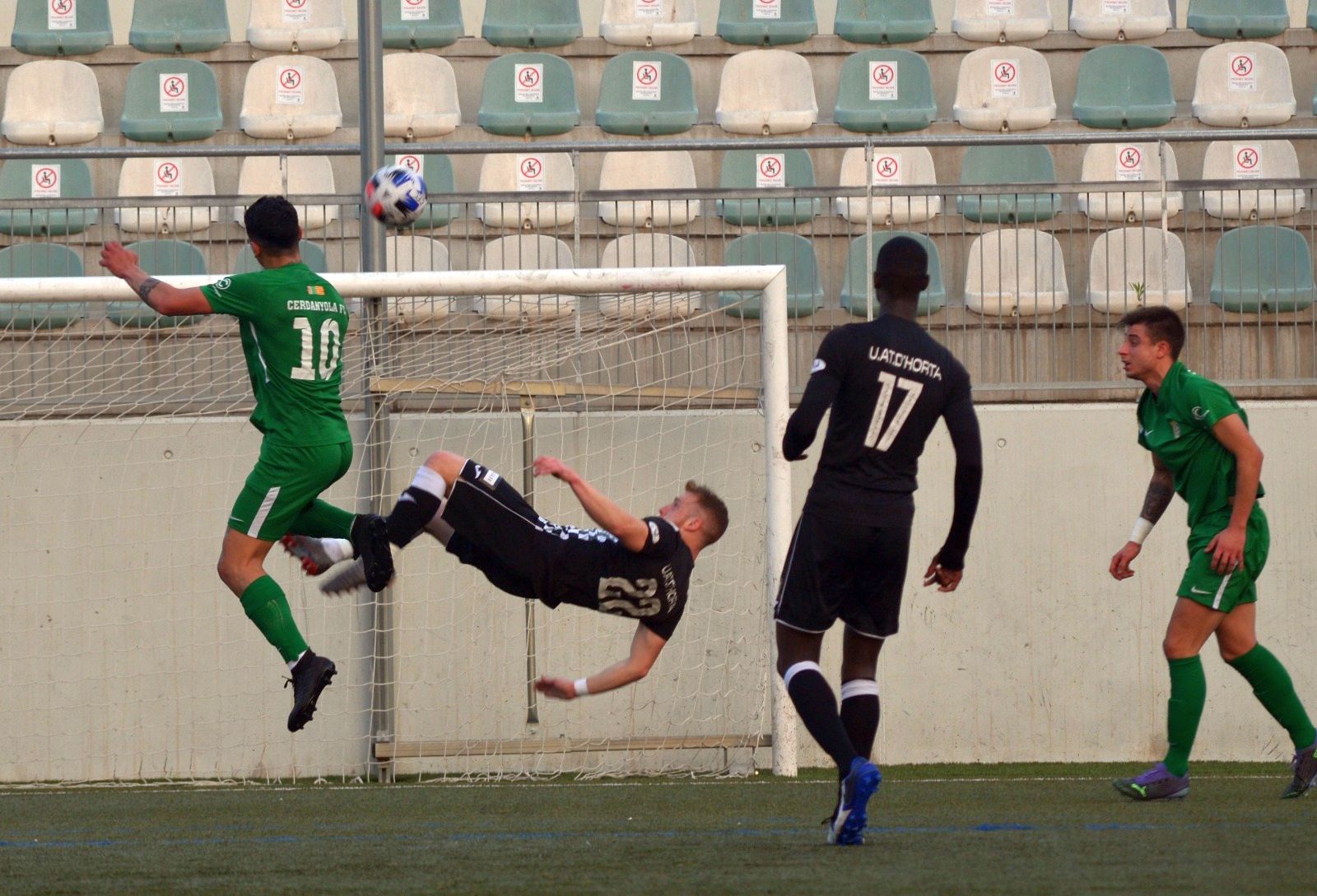 El Cerdanyola FC guanya a l’Horta i continua al capdavant del grup