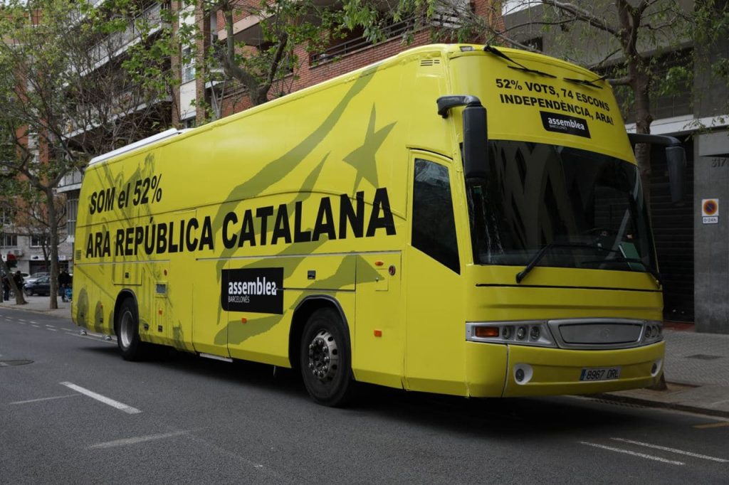 El bus de la campanya 'Som el 52%' visitarà Cerdanyola el 27 d’abril