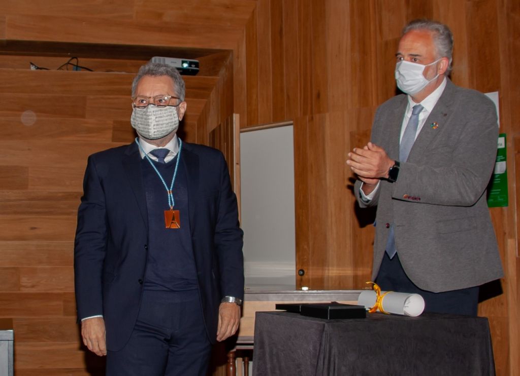 El director musical Josep Pons ha estat investit doctor "honoris causa" en una cerimònia presencial a la UAB