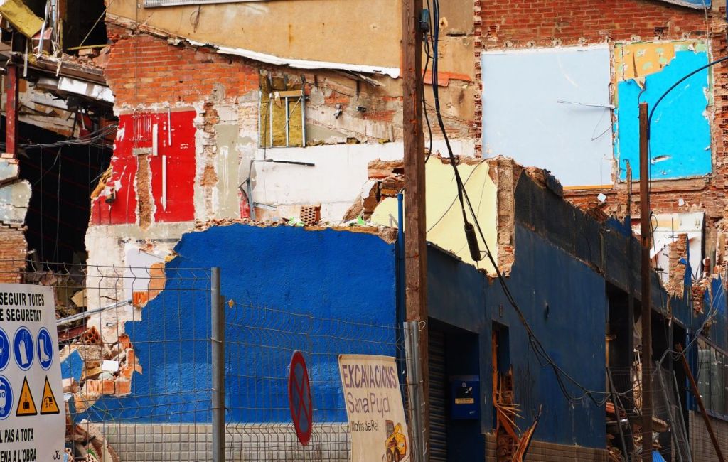 El Ple aprova una moció per emprendre accions urgents per aturar la degradació del carrer de Santa Teresa