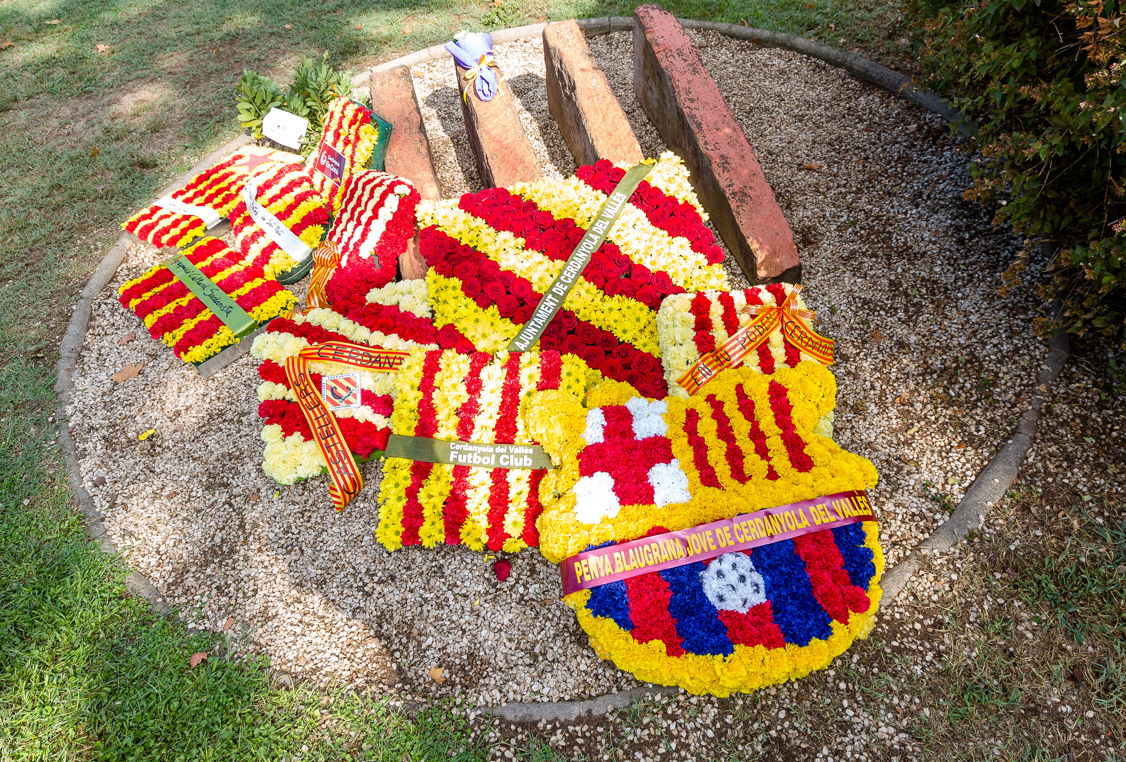 Cerdanyola celebra la Diada amb protesta de les forces independentistes per la limitació d'assistents