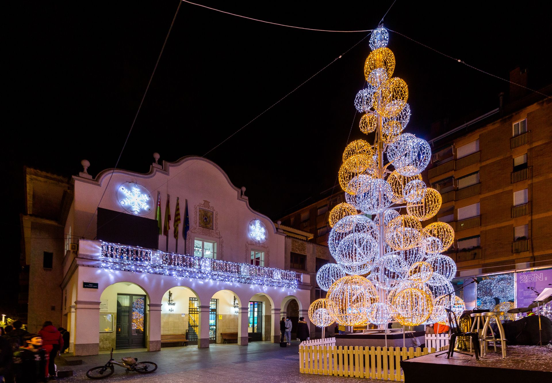 L'enllumenat nadalenc porta l'esperit festiu a la ciutat