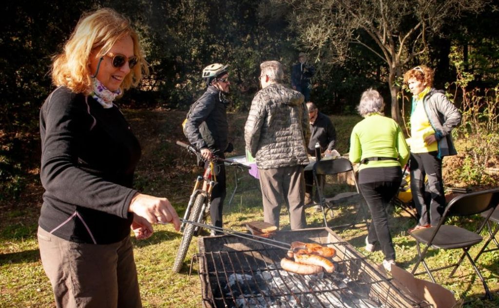 L’Ajuntament posa taules i cadires a disposició d’aquelles persones que vulguin assistir a l’Aplec de Sant Iscle