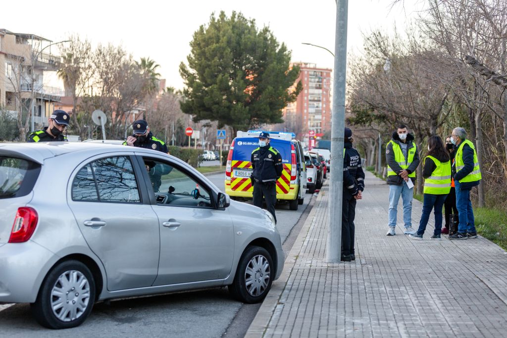 L’Associació de Prevenció d’Accidents de Trànsit participa de forma activa en alguns dels controls de drogo alcoholèmia i documentació