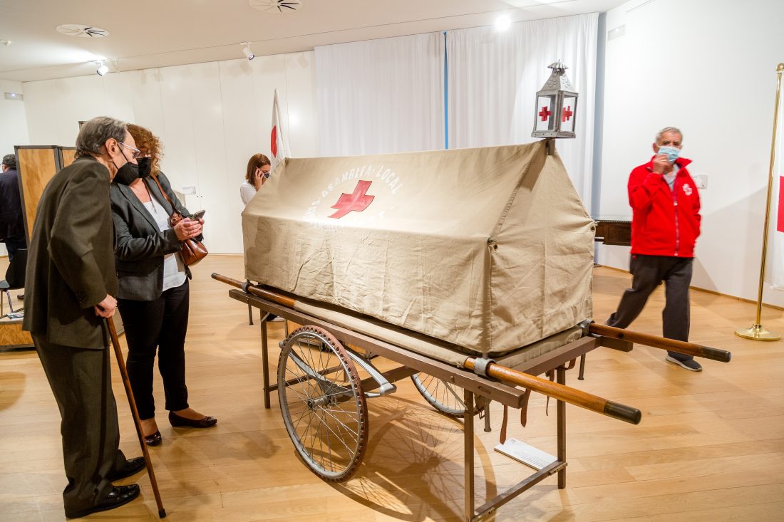 Recta final de l'exposició commemorativa del centenari de la Creu Roja amb visita guiada