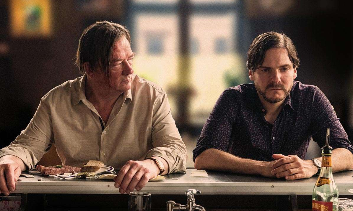 El debut a la direcció de Daniel Brühl obre el 2022 dels Xiscnèfils