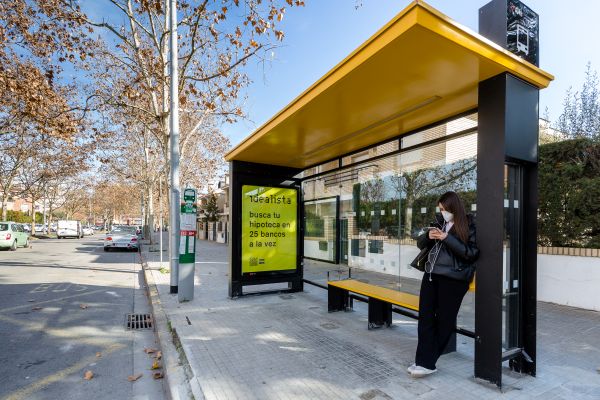 L’AMB instal·la quatre noves marquesines de bus a Cerdanyola